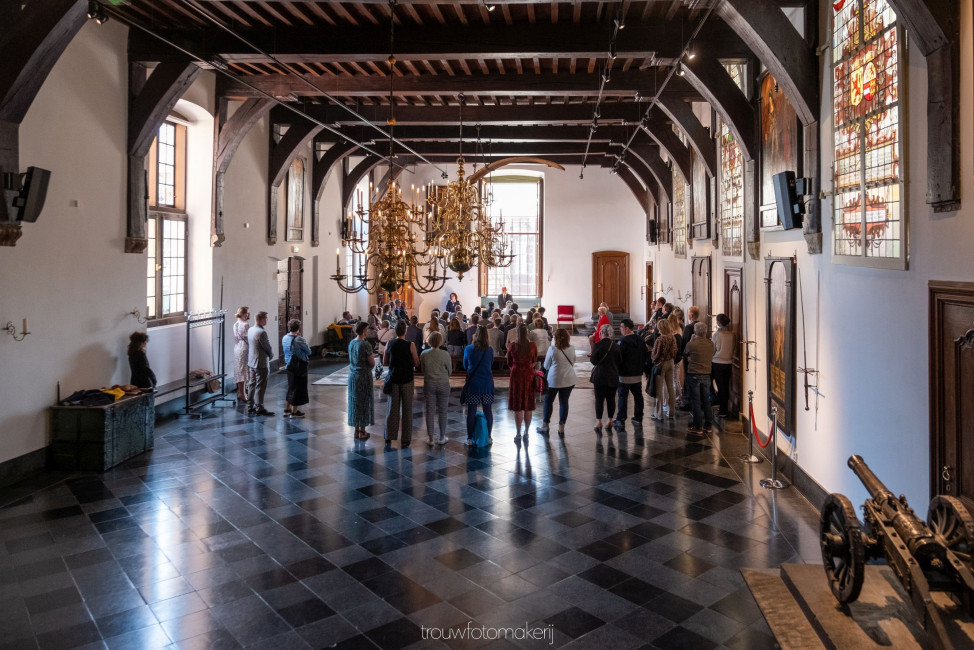 Trouwfotomakerij - Het mooie stadhuis van Haarlem met die imposante trouwzaal