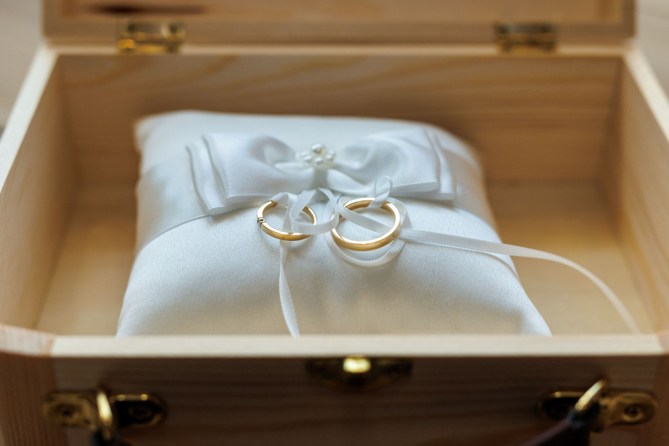 Trouwfotomakerij - We herinneren jullie er altijd even aan om de ringen mee te nemen naar de ceremonie :-)